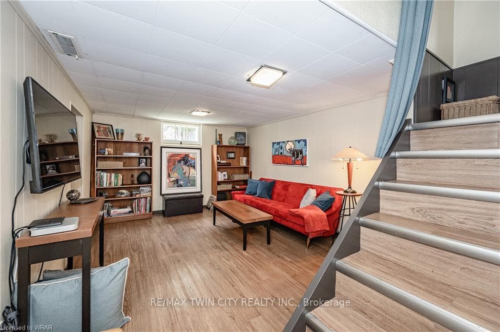 270 Mansion Street photo 22