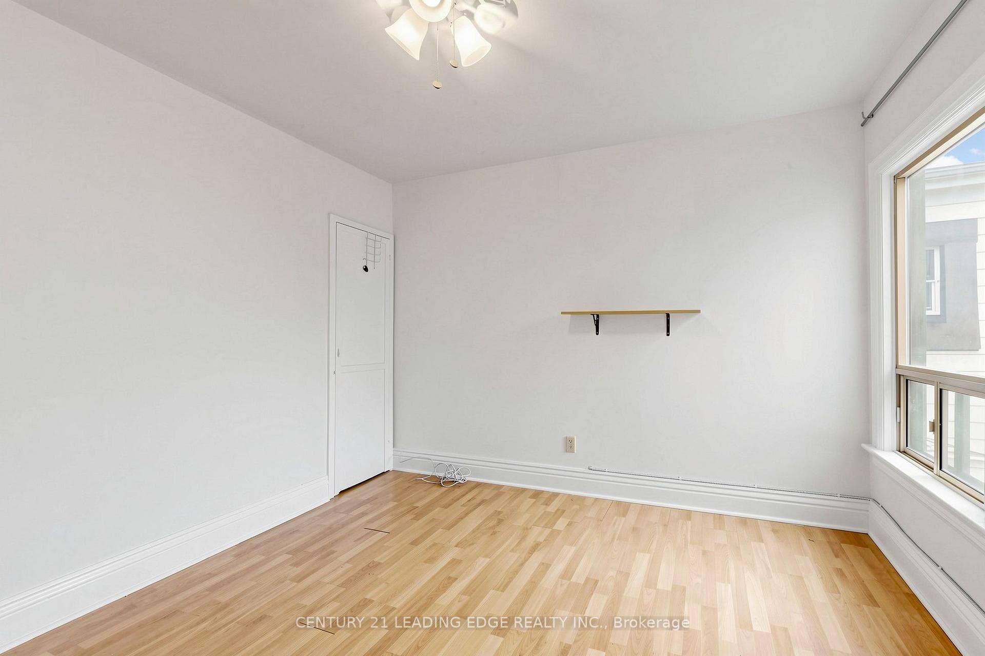 1132 DUFFERIN Street photo 8