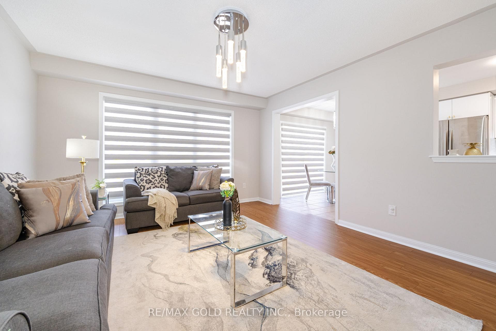 16 Frontenac Crescent photo 11