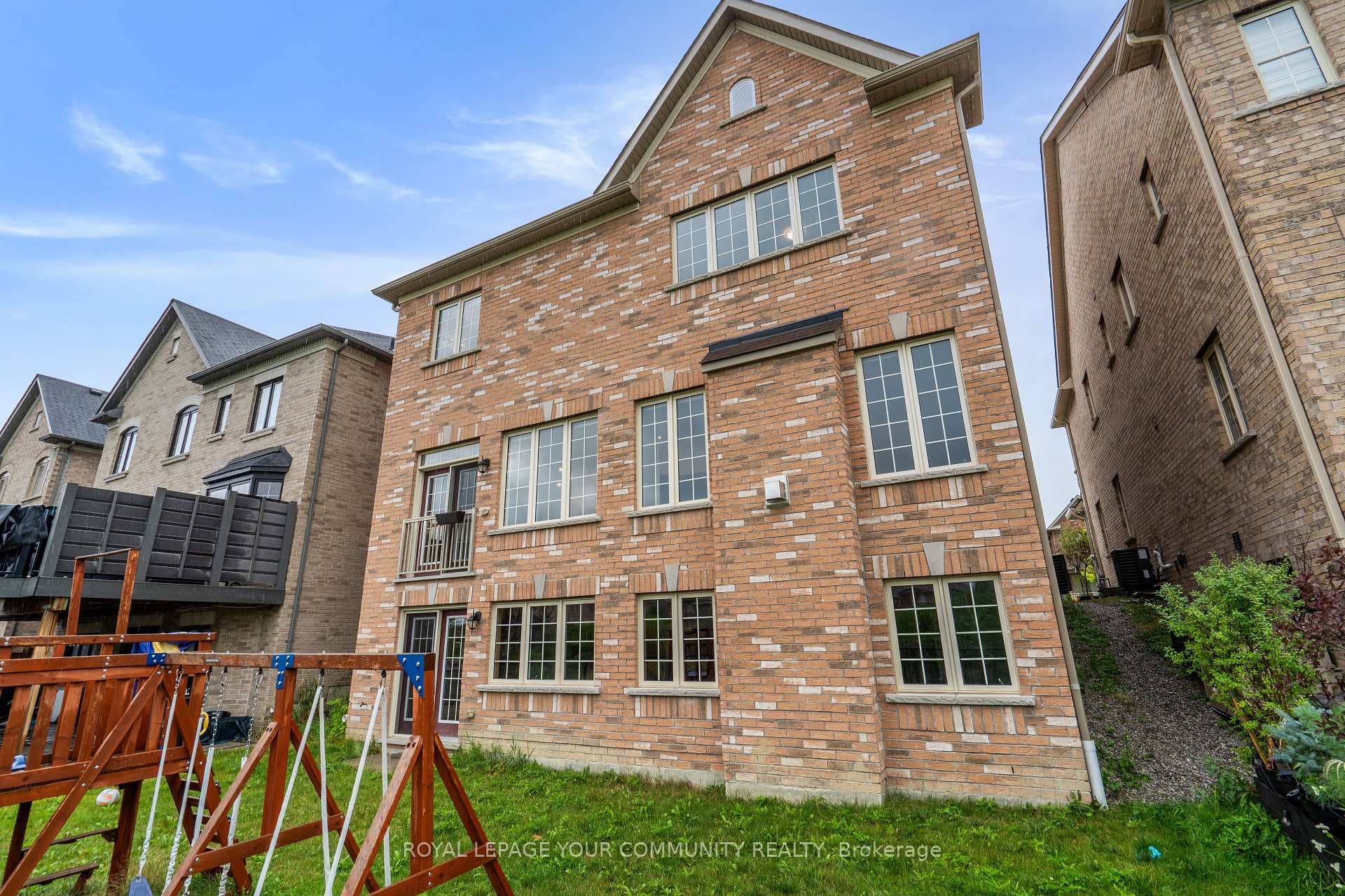 23 Pelee Avenue photo 45