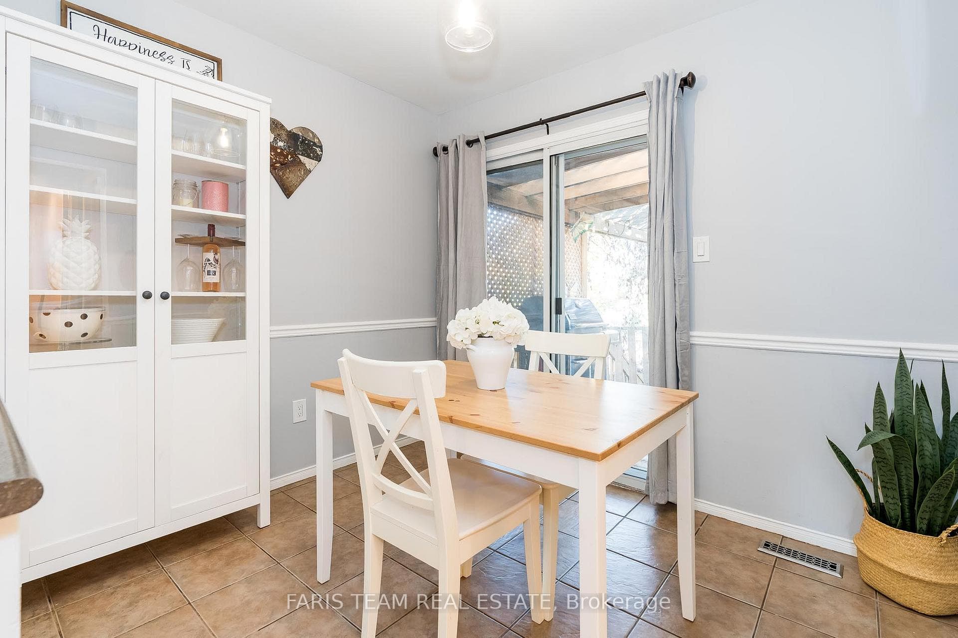114 Athabaska Road photo 4