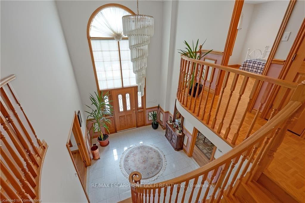 10 Embassy Drive photo 19