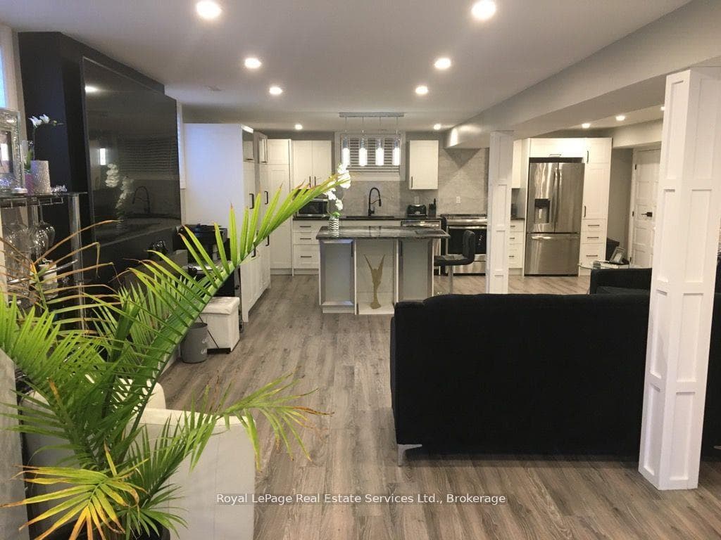 184 Dundas Street photo 31