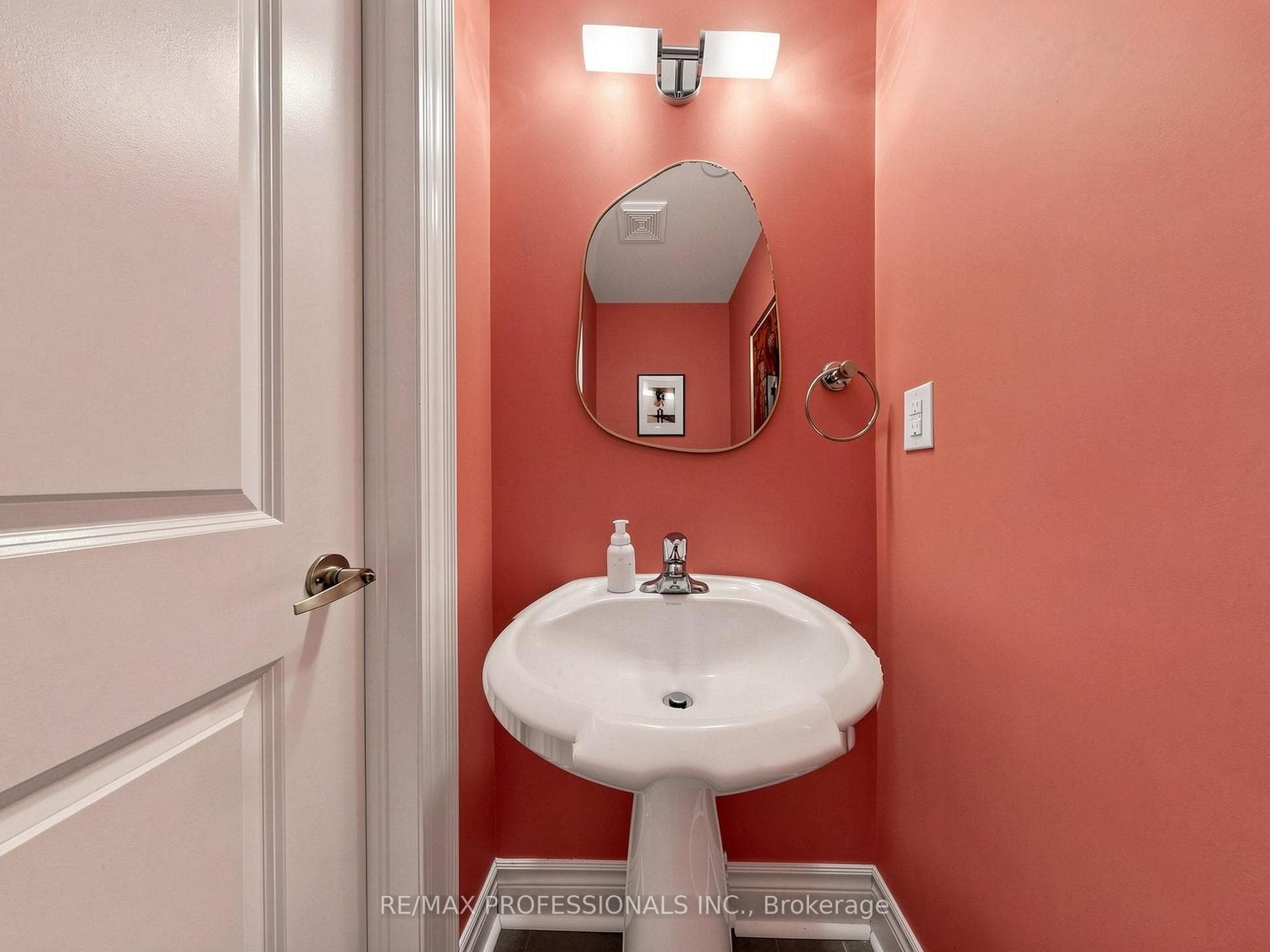 Lower Level - Powder Room