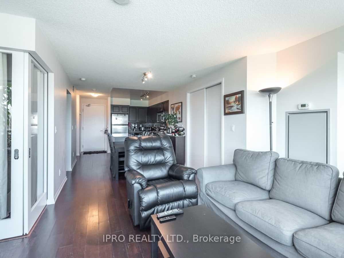 215 Fort York Boulevard Unit 407 photo 11