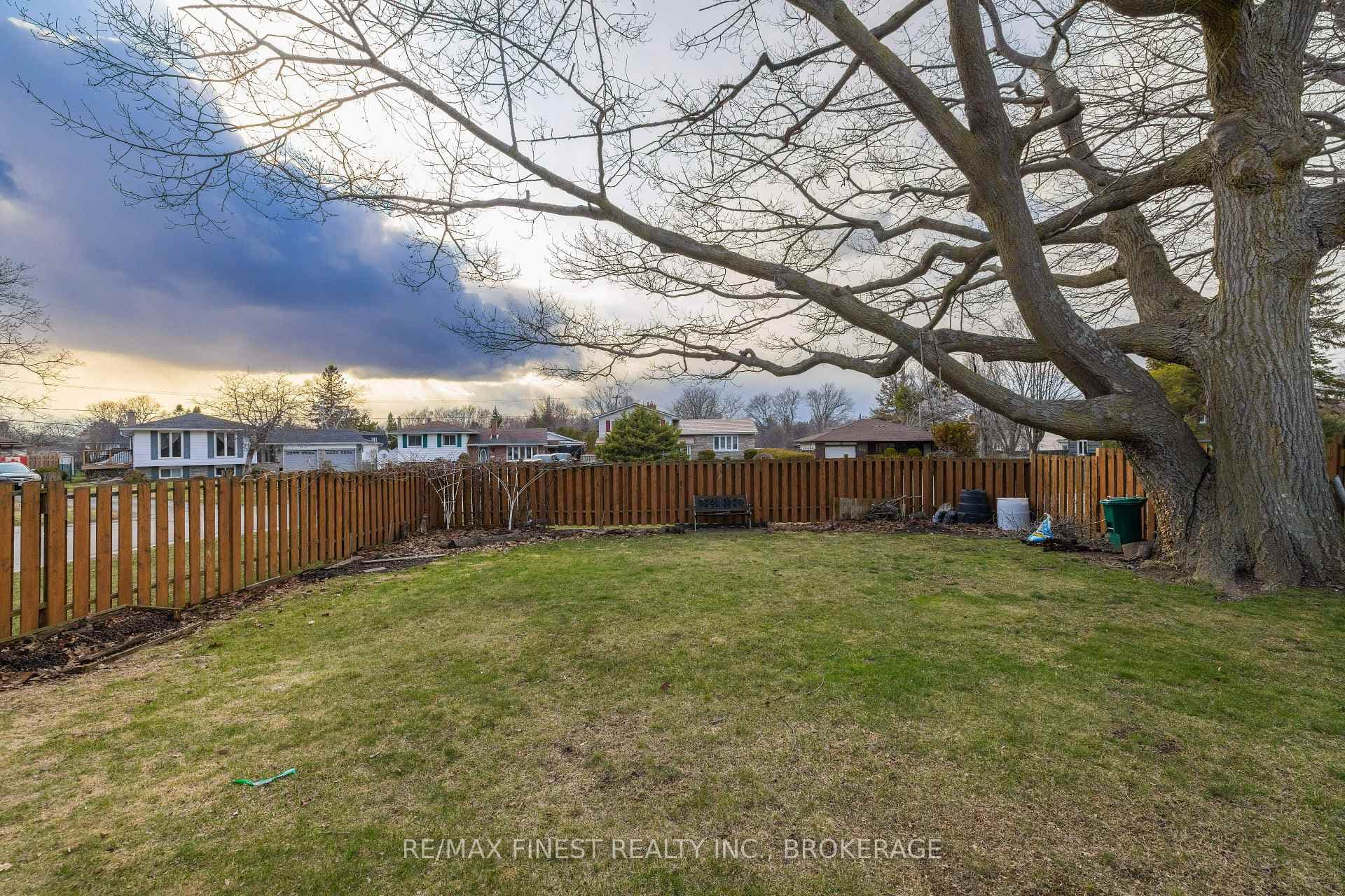 628 Stanford Street photo 9