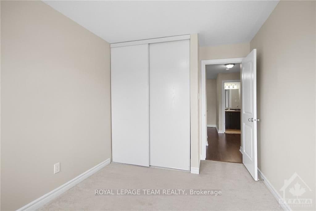 144 LINDENSHADE Drive Unit B photo 22