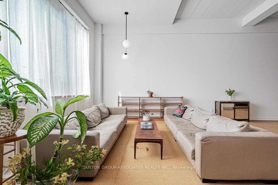 160 Baldwin Street Unit 319 photo 3