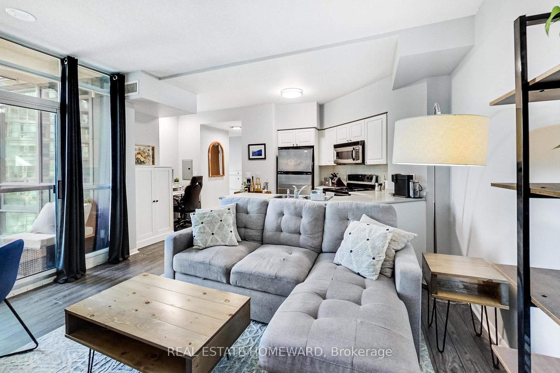 219 Fort York Boulevard Unit 720 photo 1