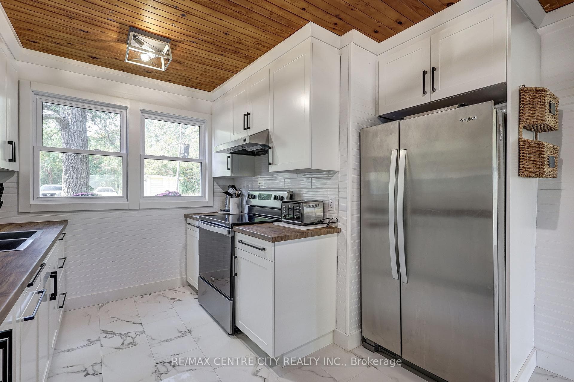 17374 Lakeshore Road photo 20