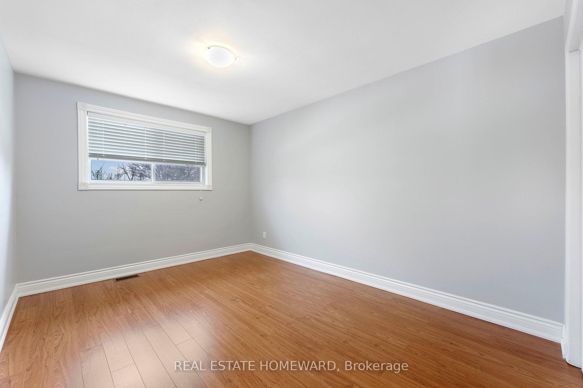 15A Davidson Avenue photo 16