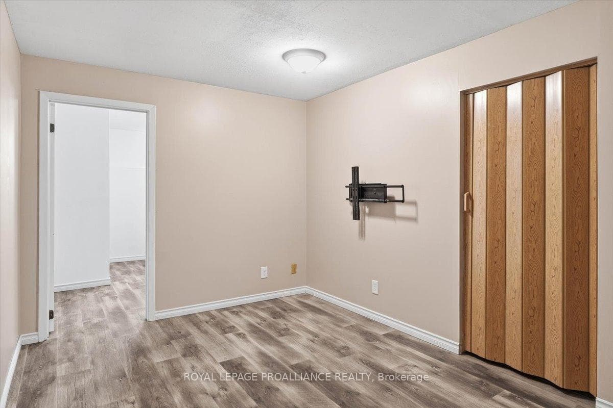 8 Loraine Avenue photo 13