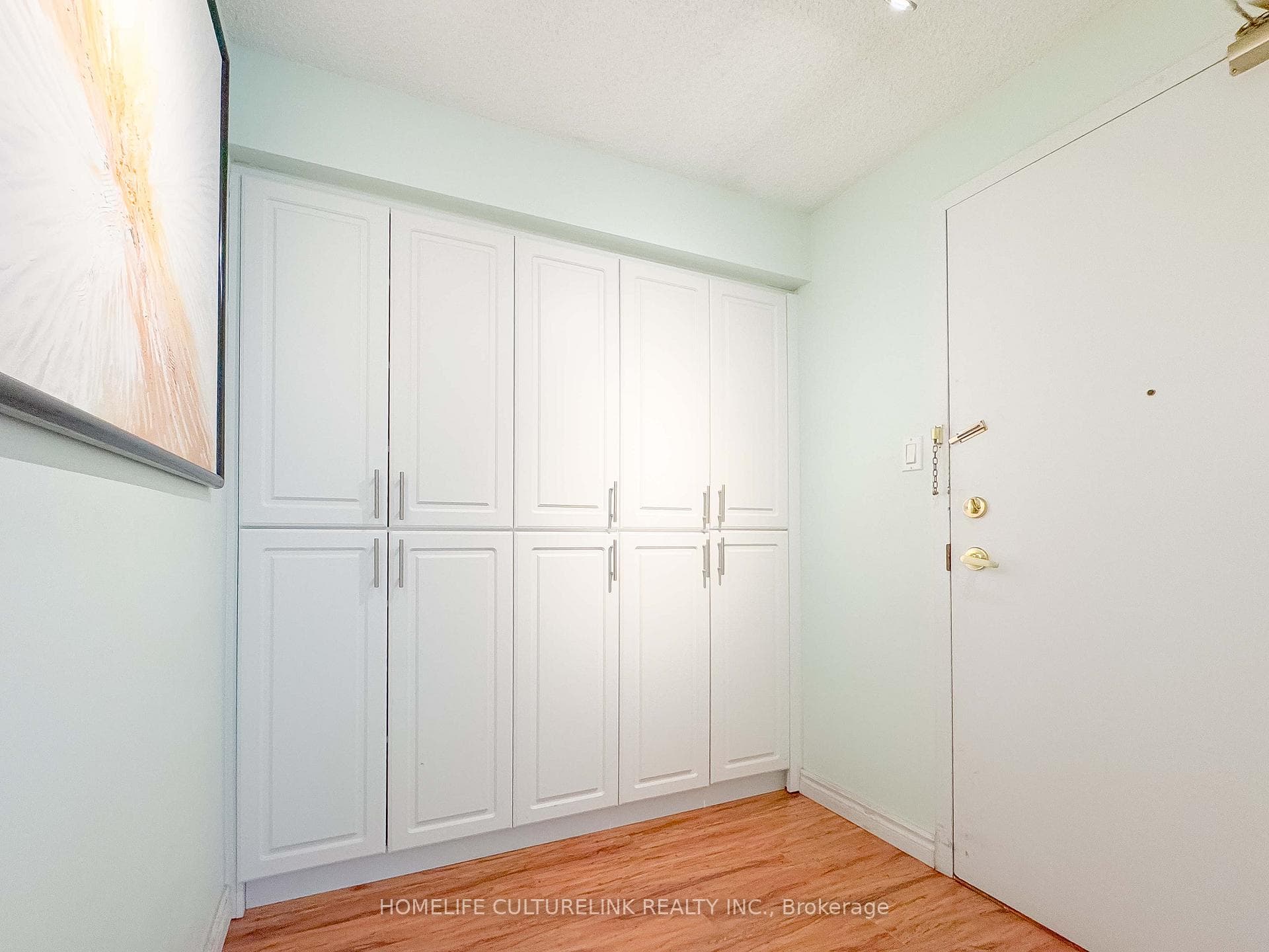 410 MCLEVIN Avenue Unit 1412 photo 6