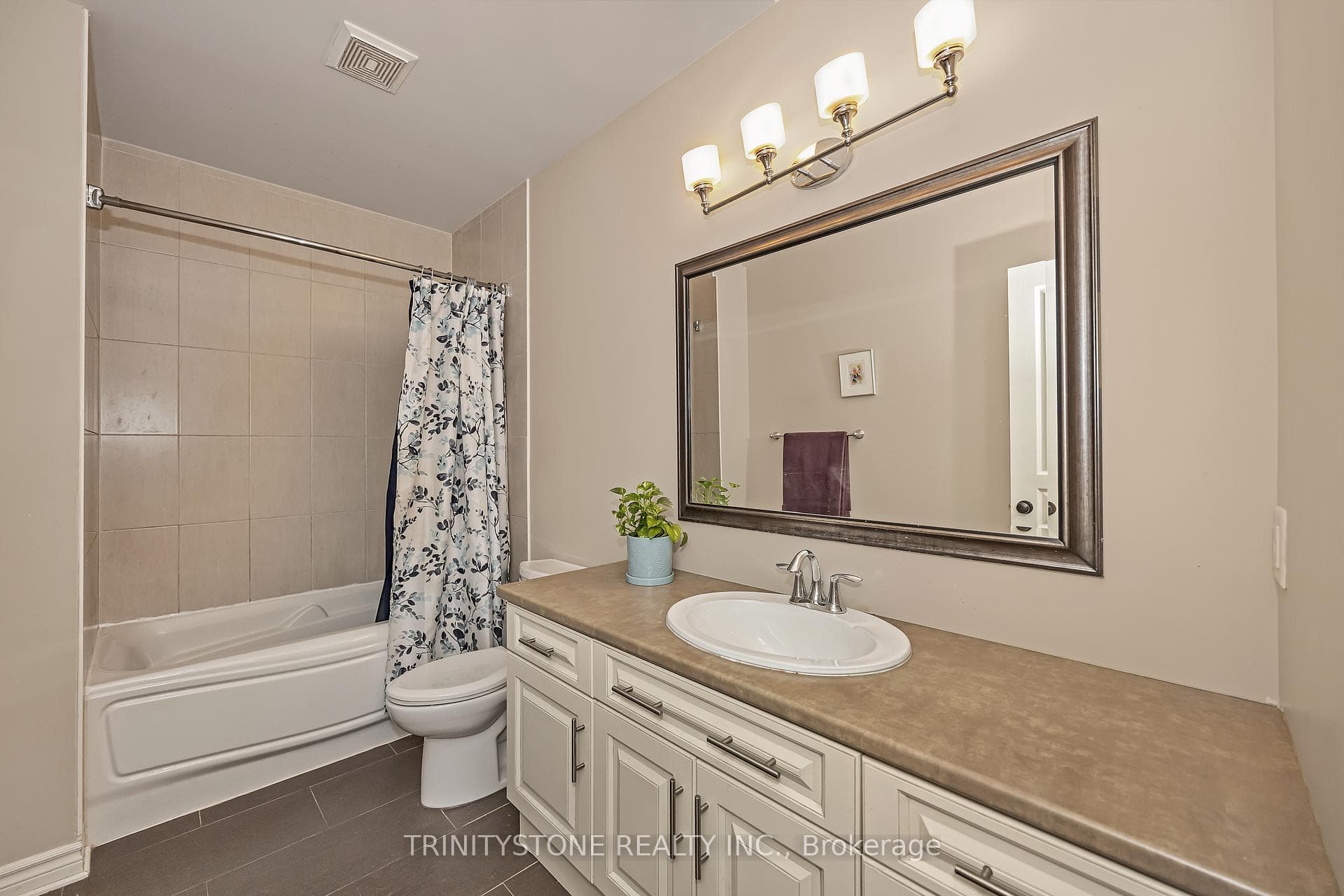 452 Landswood Way photo 43