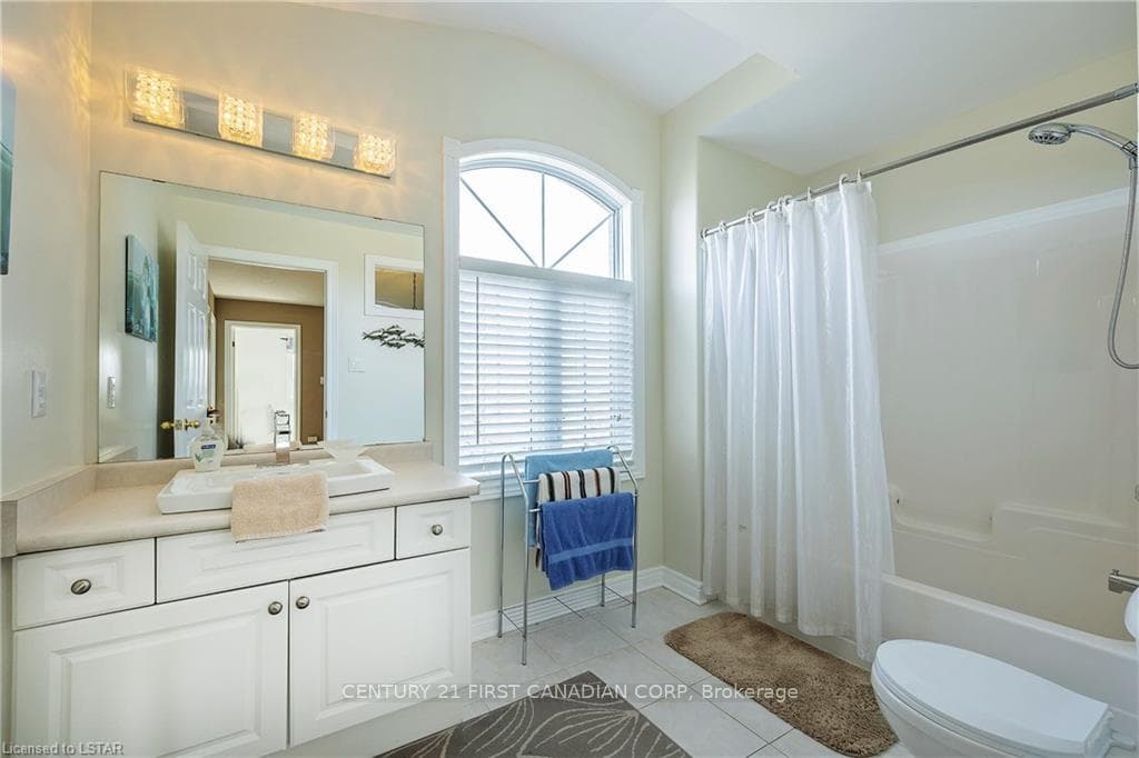 1184 THORNLEY Street photo 27