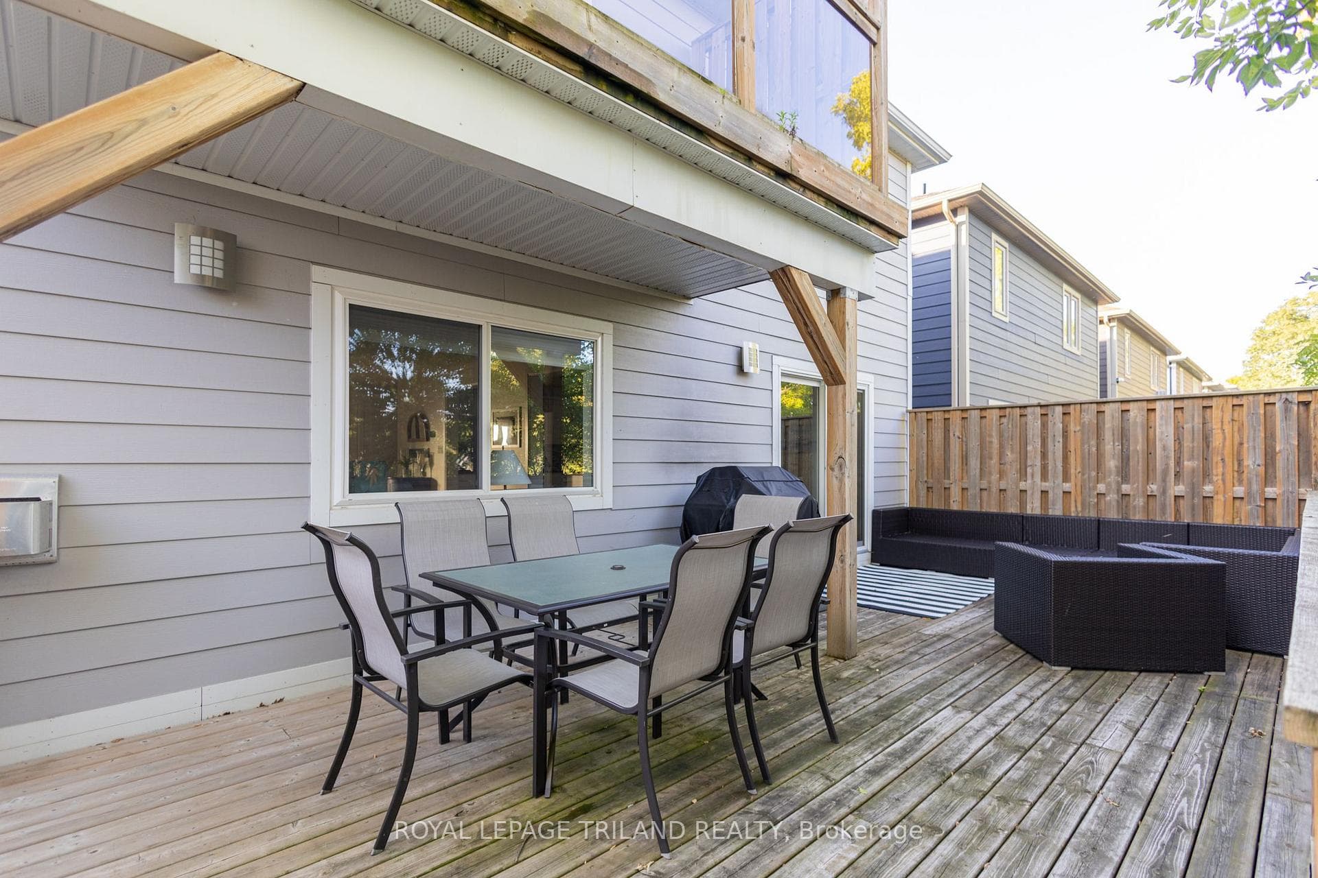 Back deck / outdoor dining area