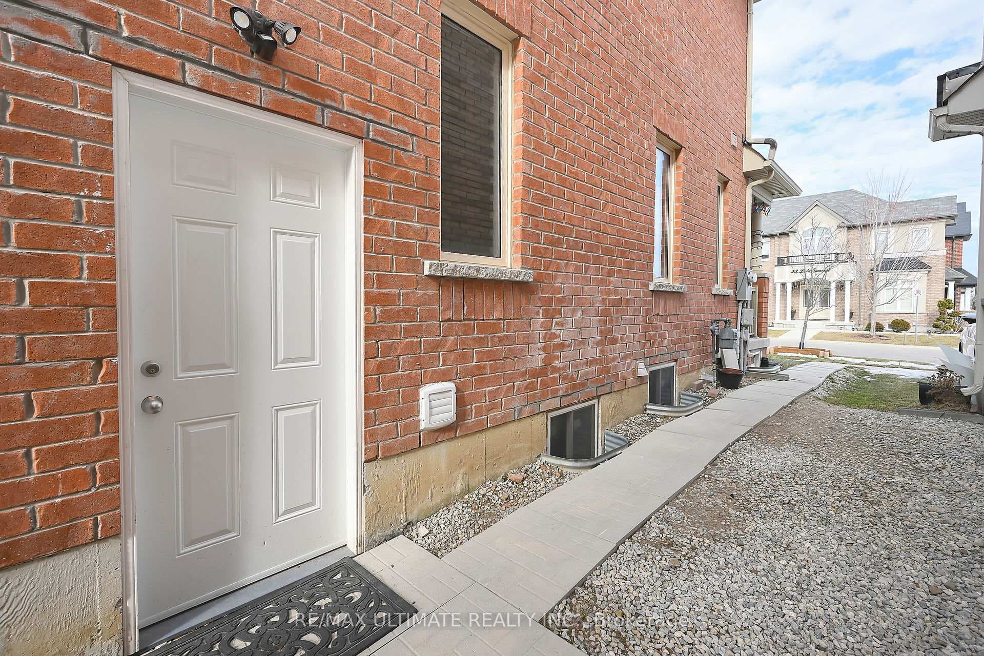 72 Lola Crescent photo 40