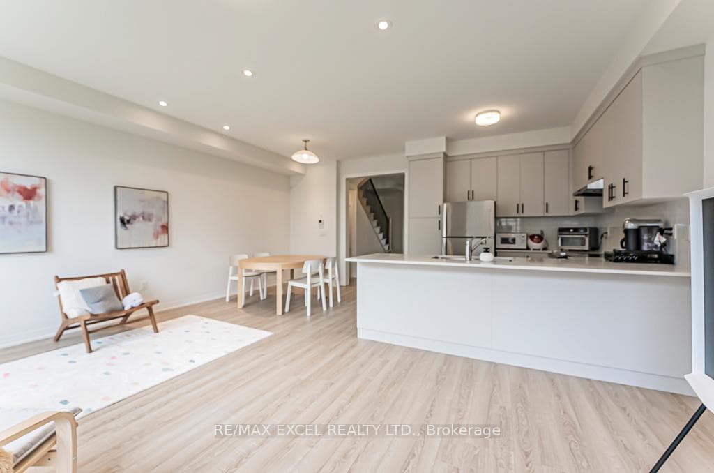 79 Schmeltzer Crescent photo 6