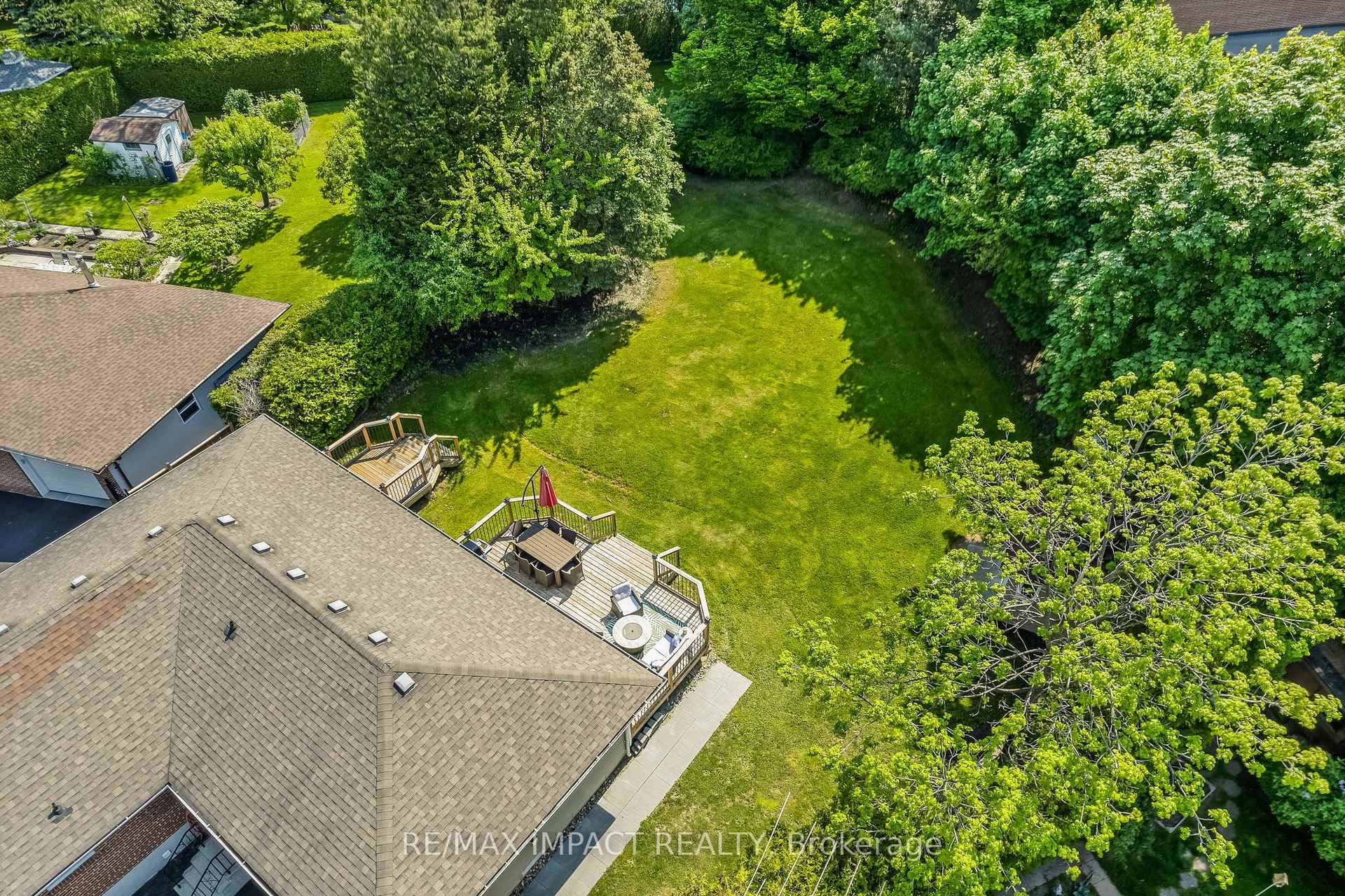 605 Newman Crescent photo 39