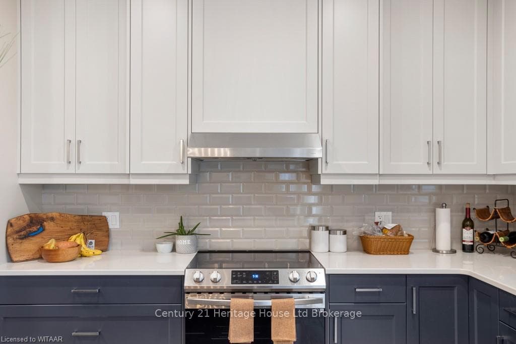 130 LIVINGSTON Drive photo 26