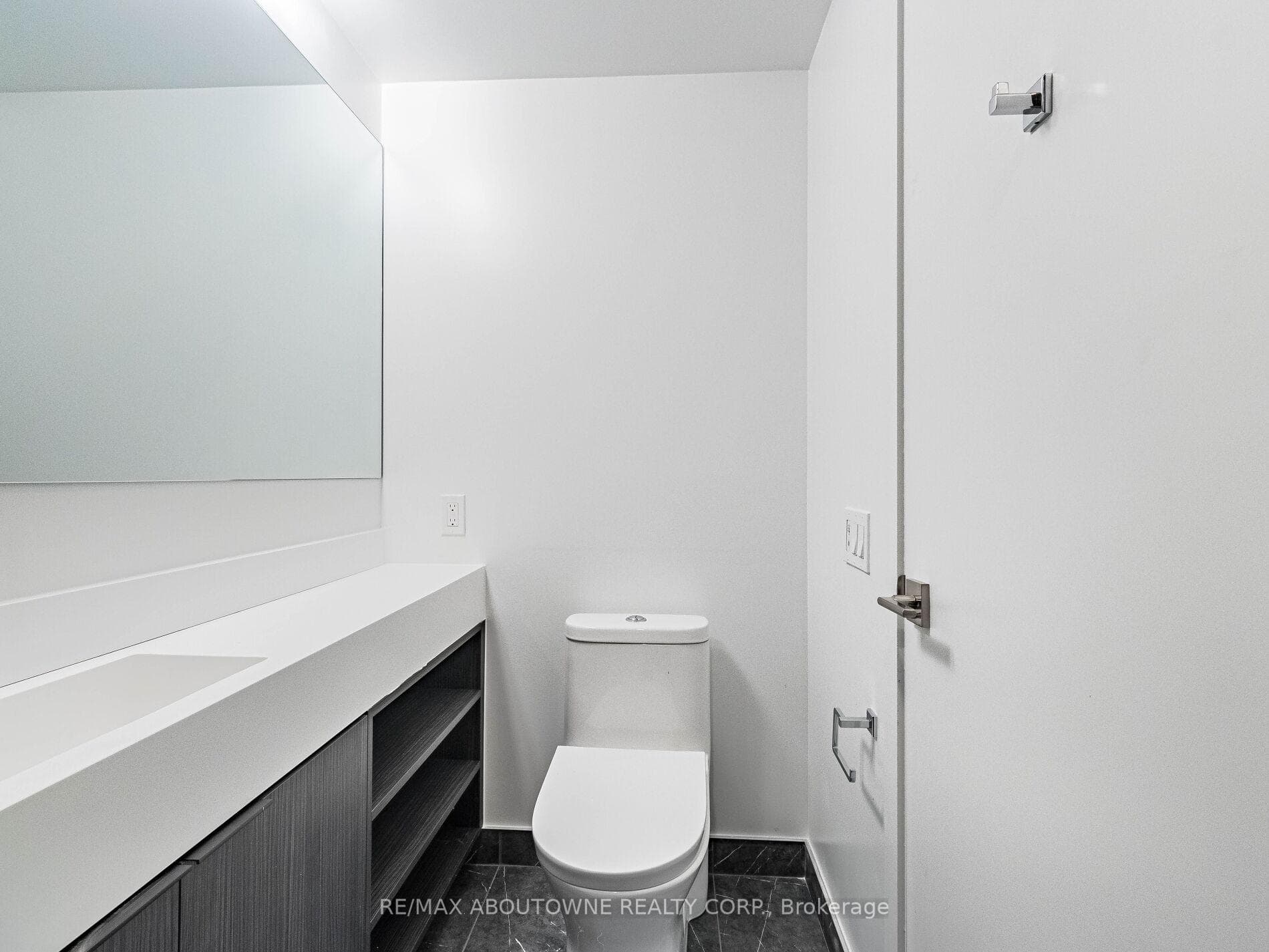 82 Dalhousie Street Unit 4202 photo 26
