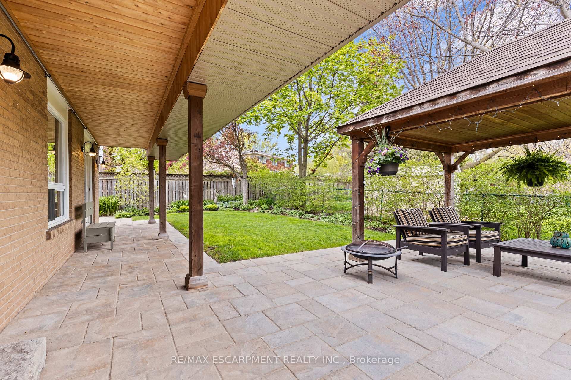 1189 Lambeth Road photo 44