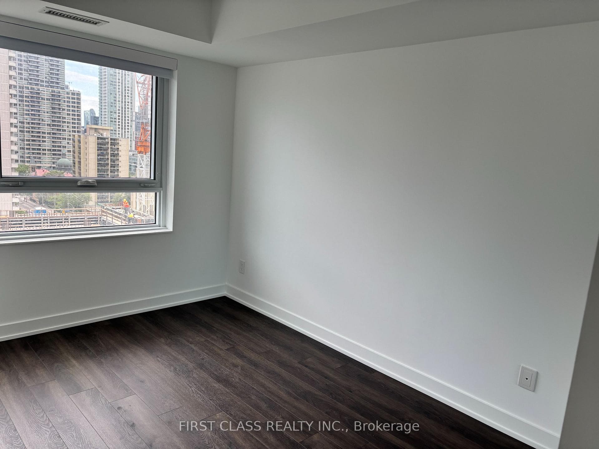 609 Sherbourne Street Unit 2102 photo 2