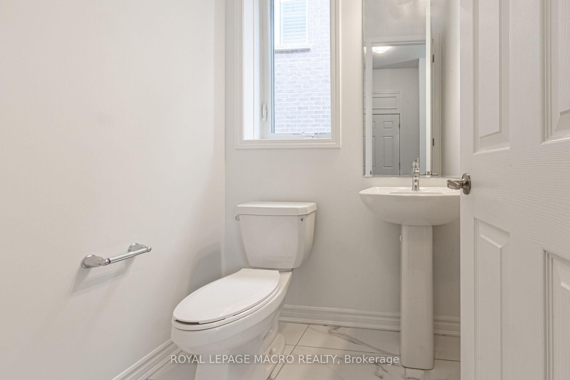 1832 Thames Circle photo 17