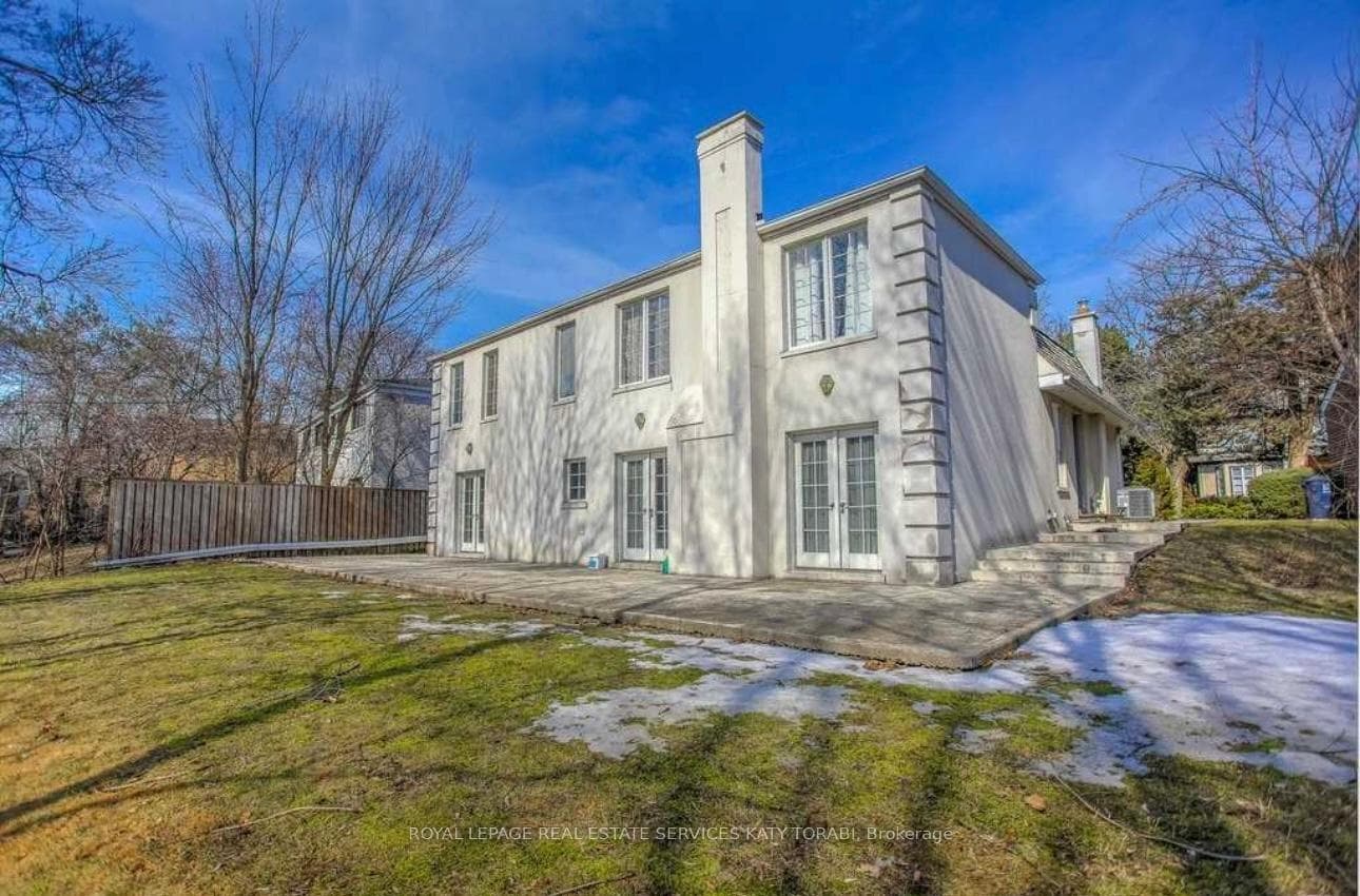 90 Montressor Drive photo 2