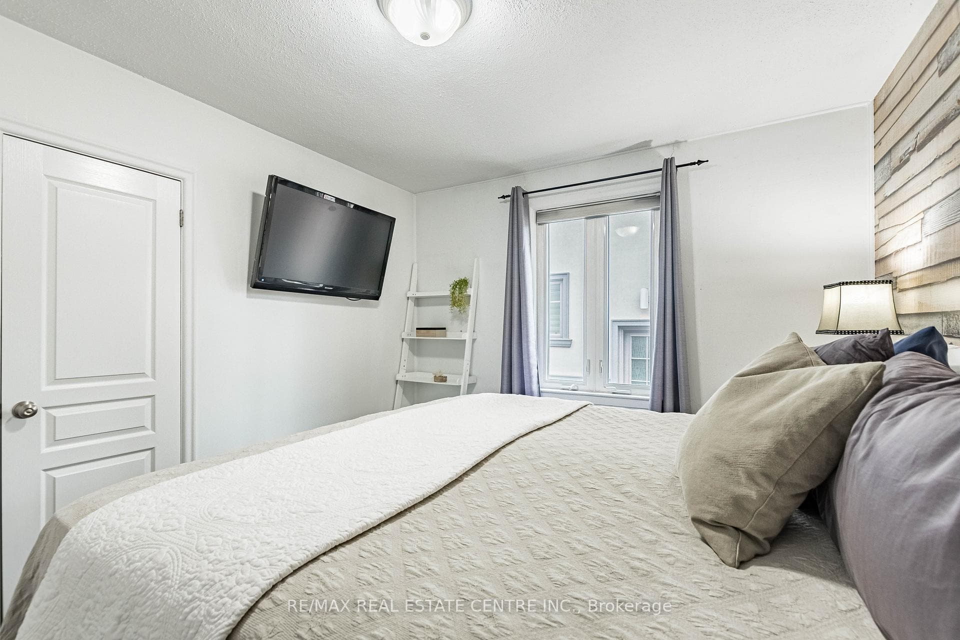 37 Maple Avenue photo 14