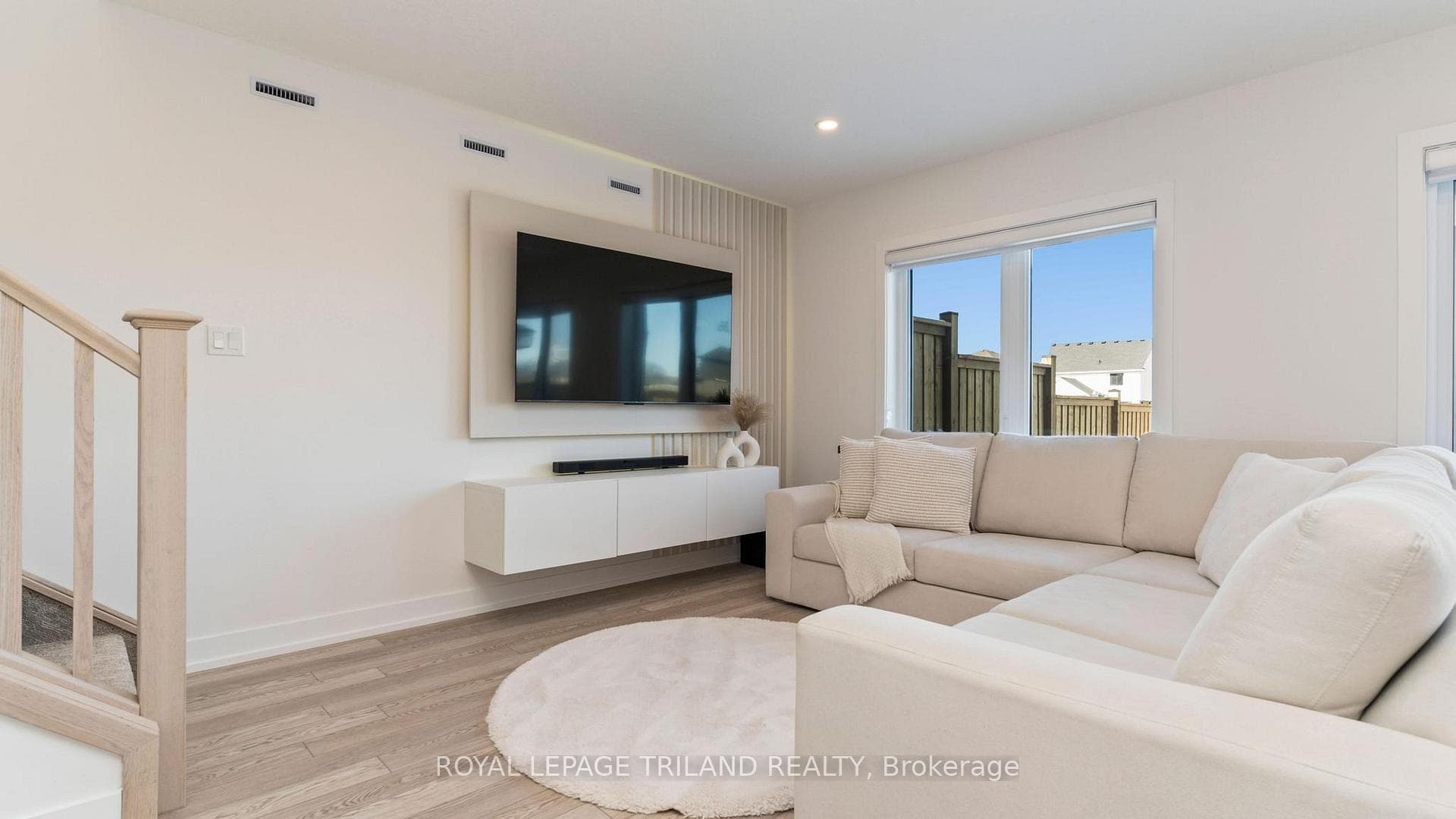 131 EMPIRE Parkway photo 15