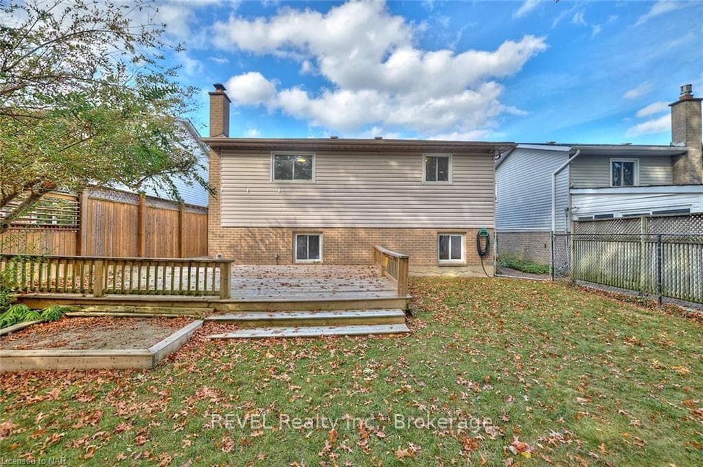 110 STRADA Boulevard photo 43