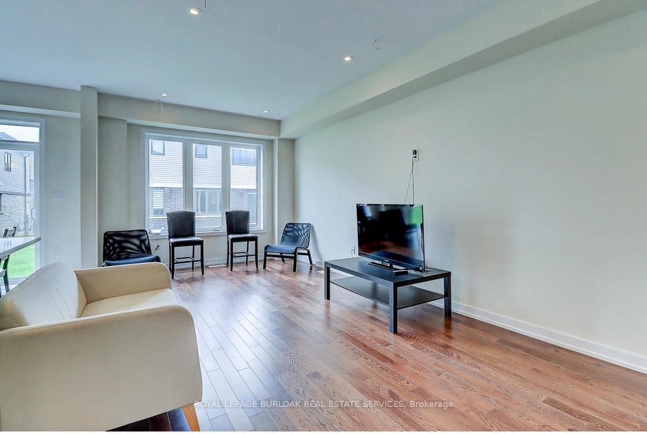 14 Ellis Avenue photo 5