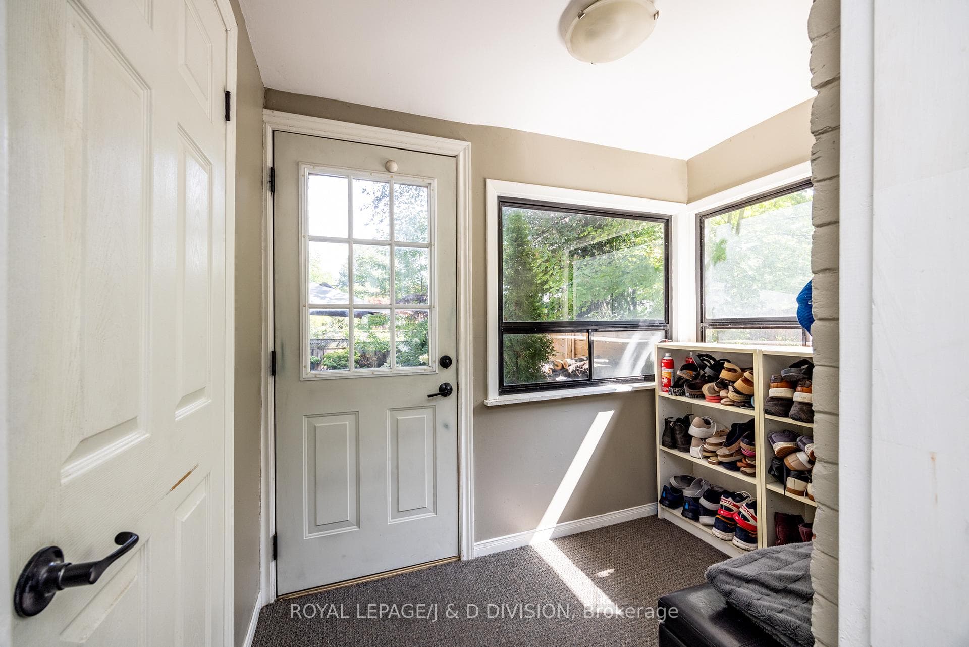 1049 Mount Pleasant Road photo 17