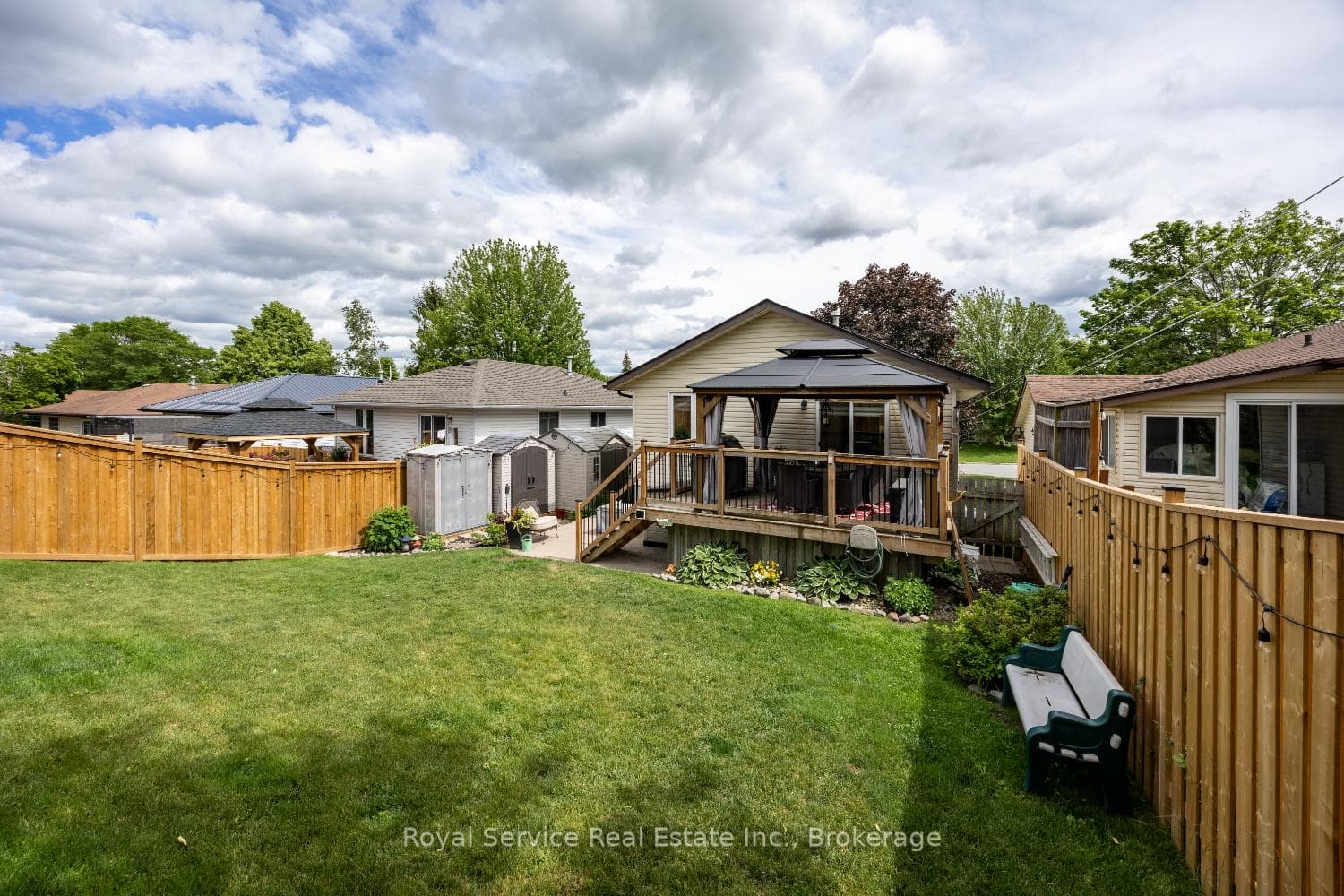 Fully fenced backyard!!