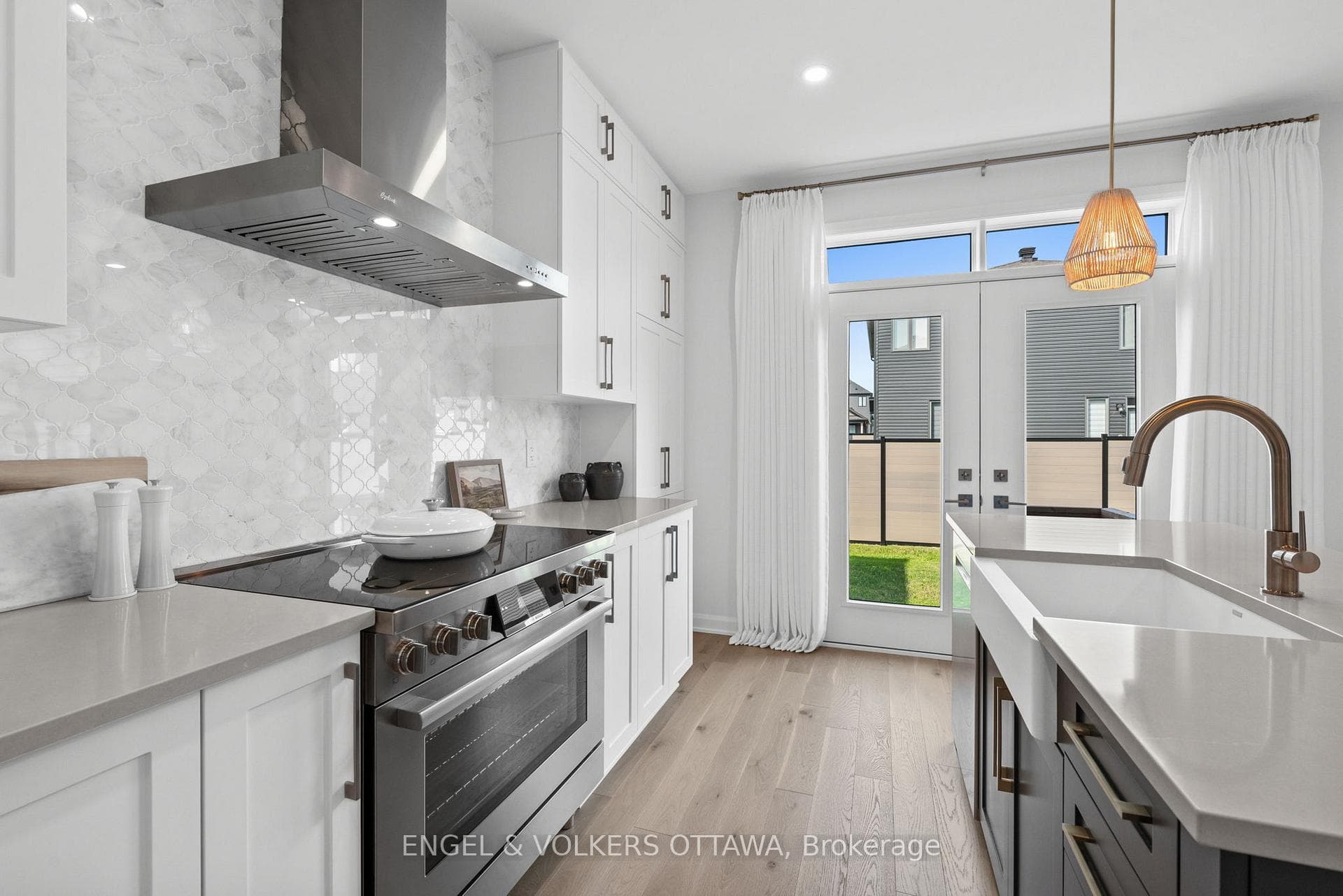 611 Ribbon Street photo 17