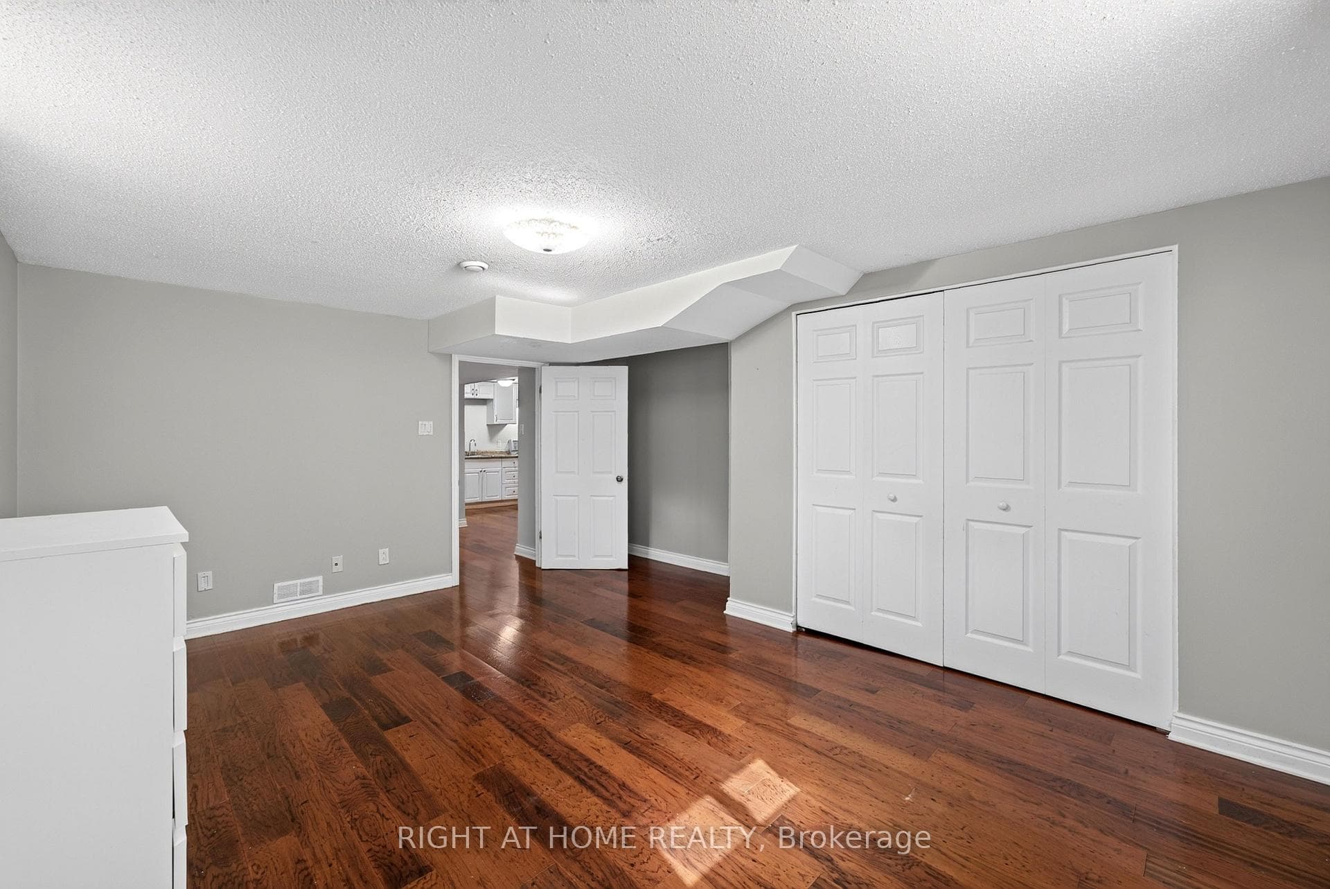 60 Westwood Drive photo 15
