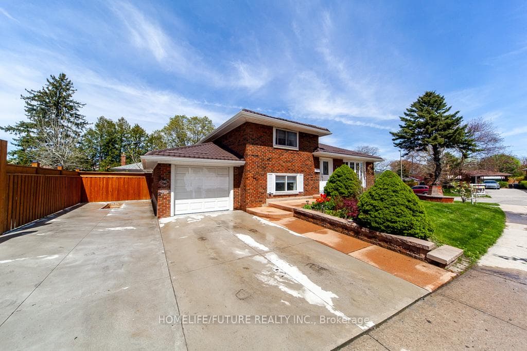 1 Parkington Crescent photo 3