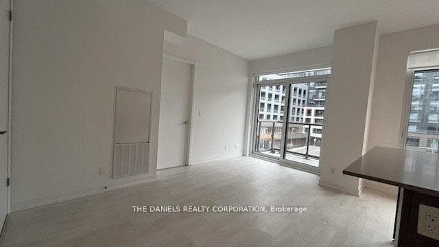 8 Beverley Glen Boulevard Unit 306 photo 3