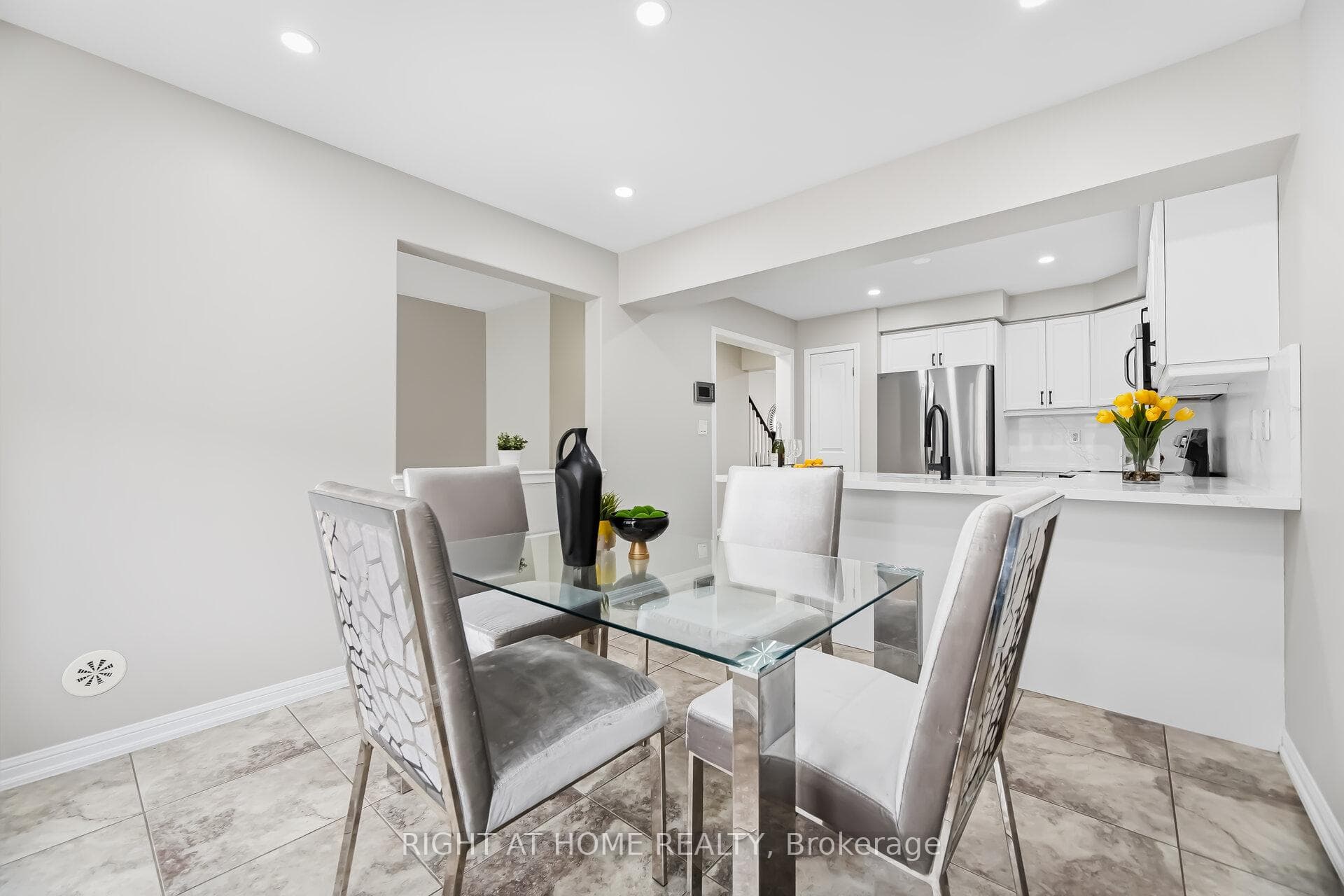 10 Vanhorne Close photo 15