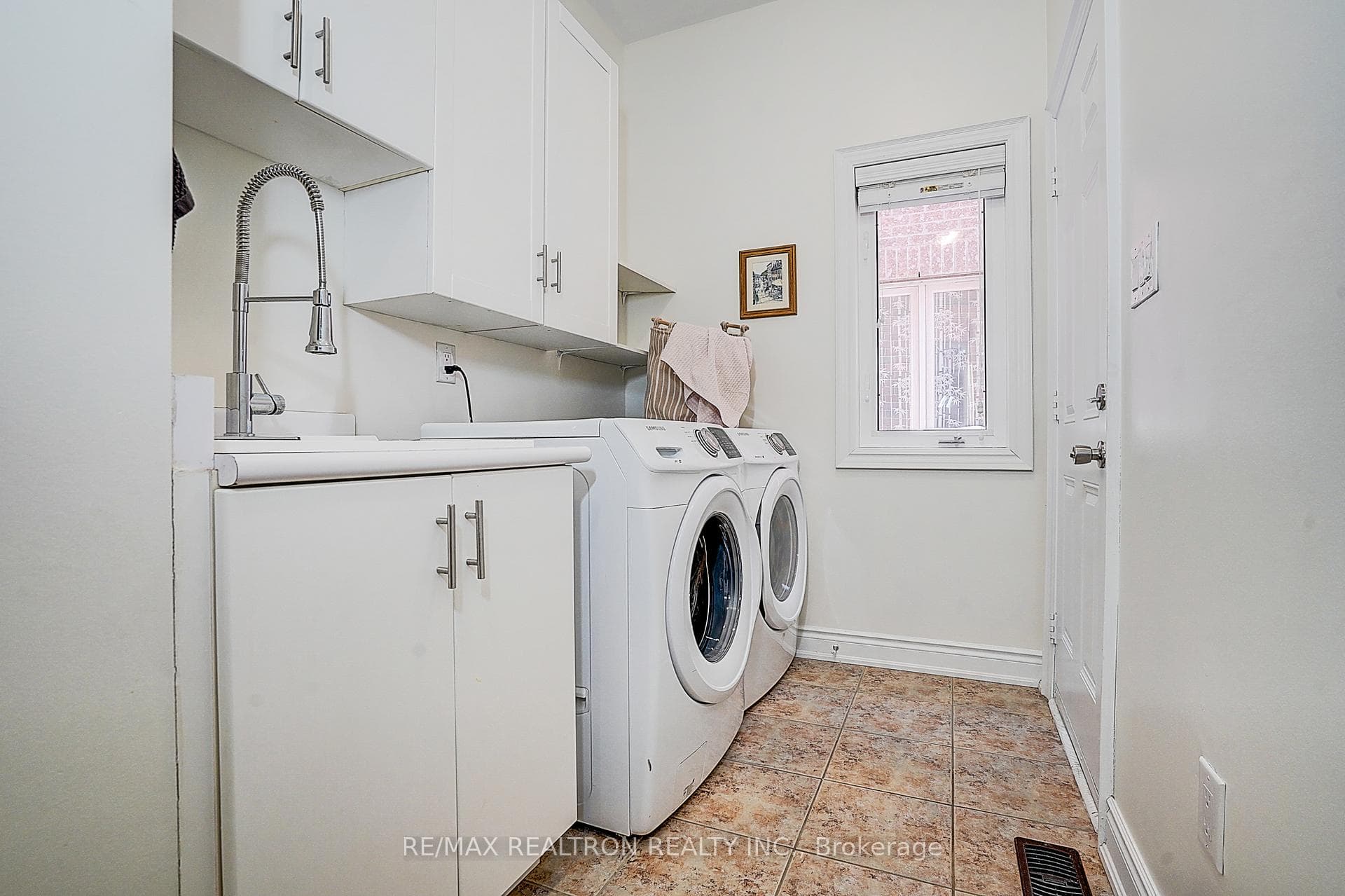 571 Davos Road photo 25
