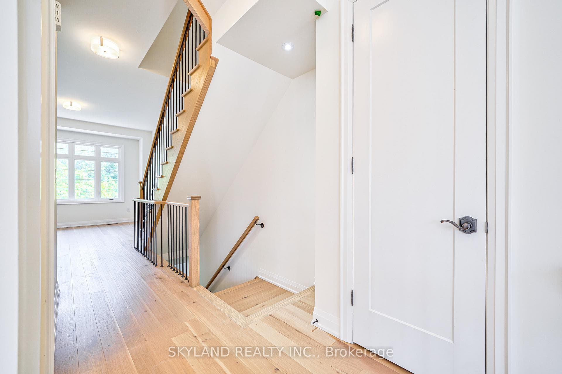 39 West Village Lane photo 24