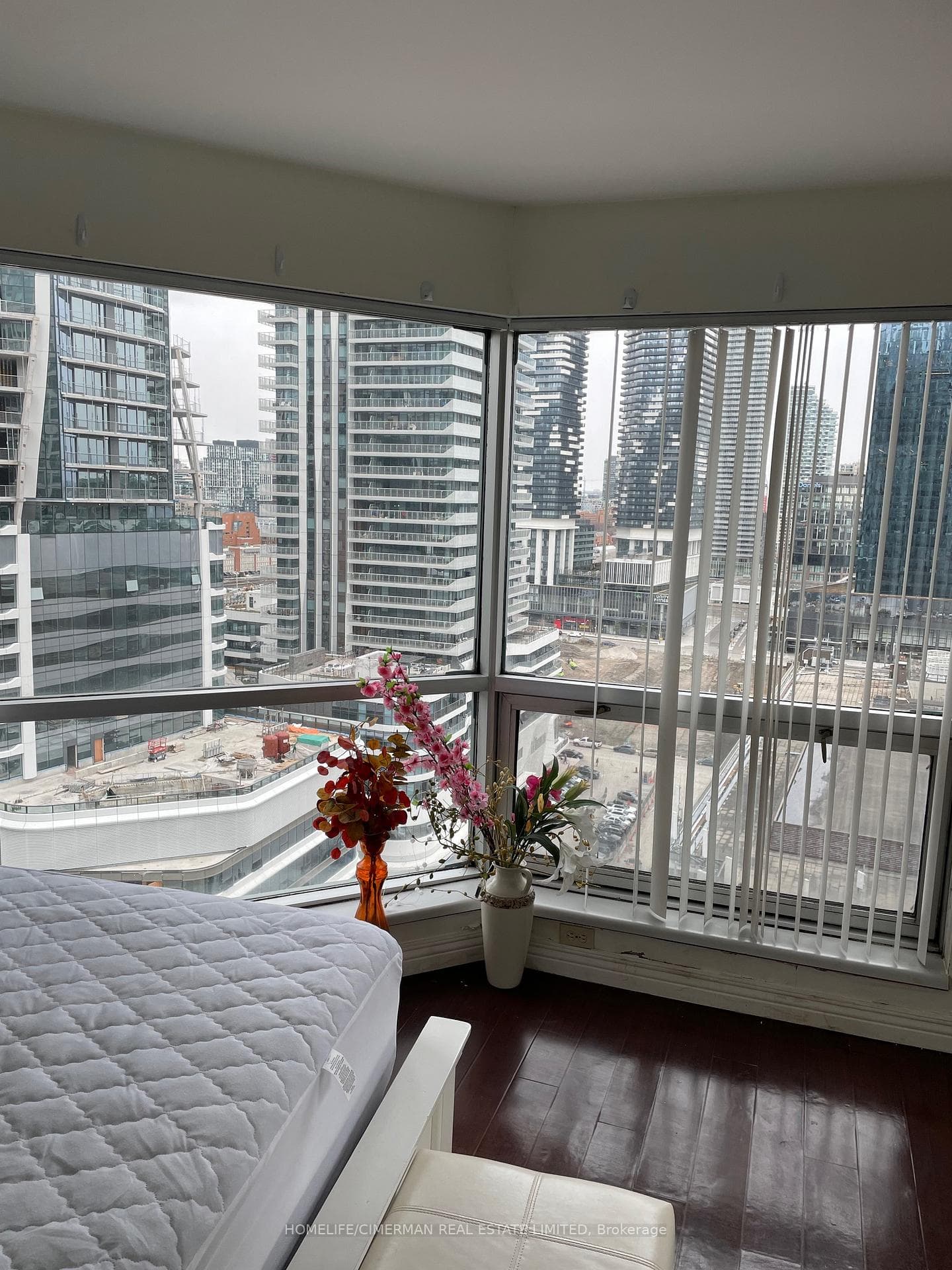 10 Yonge Street Unit 1908 photo 6