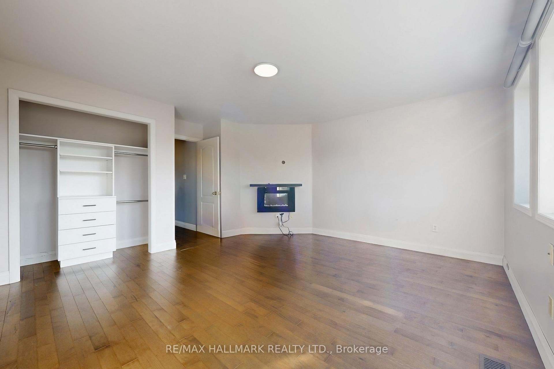 4 Kalmar Crescent photo 32