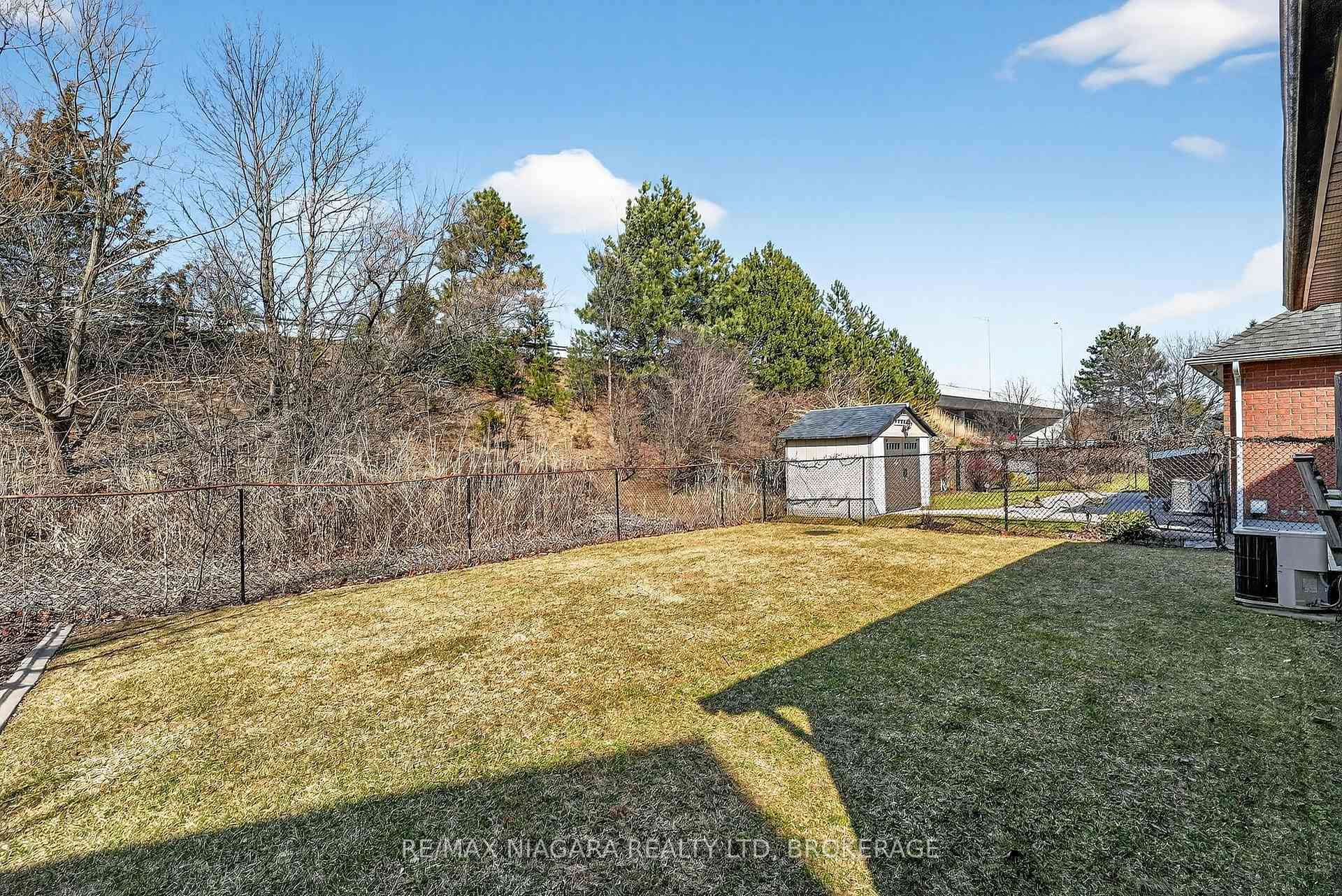 98 Silvercrest Court photo 39