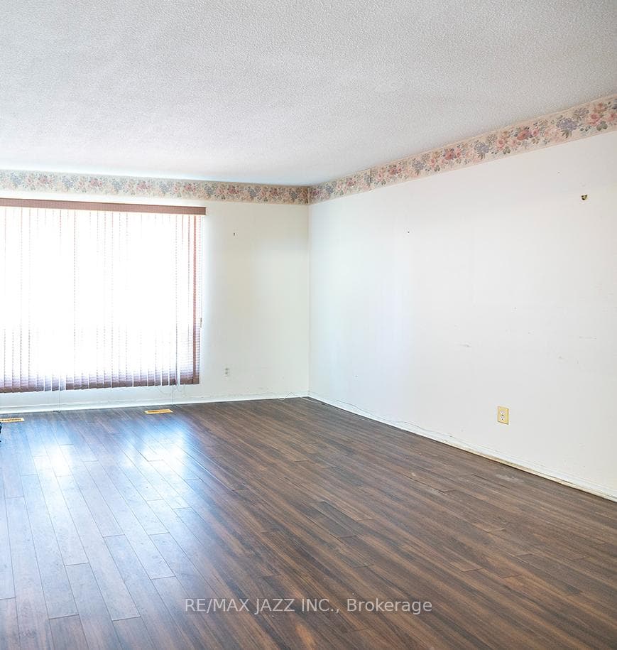401 Chandos Court photo 4
