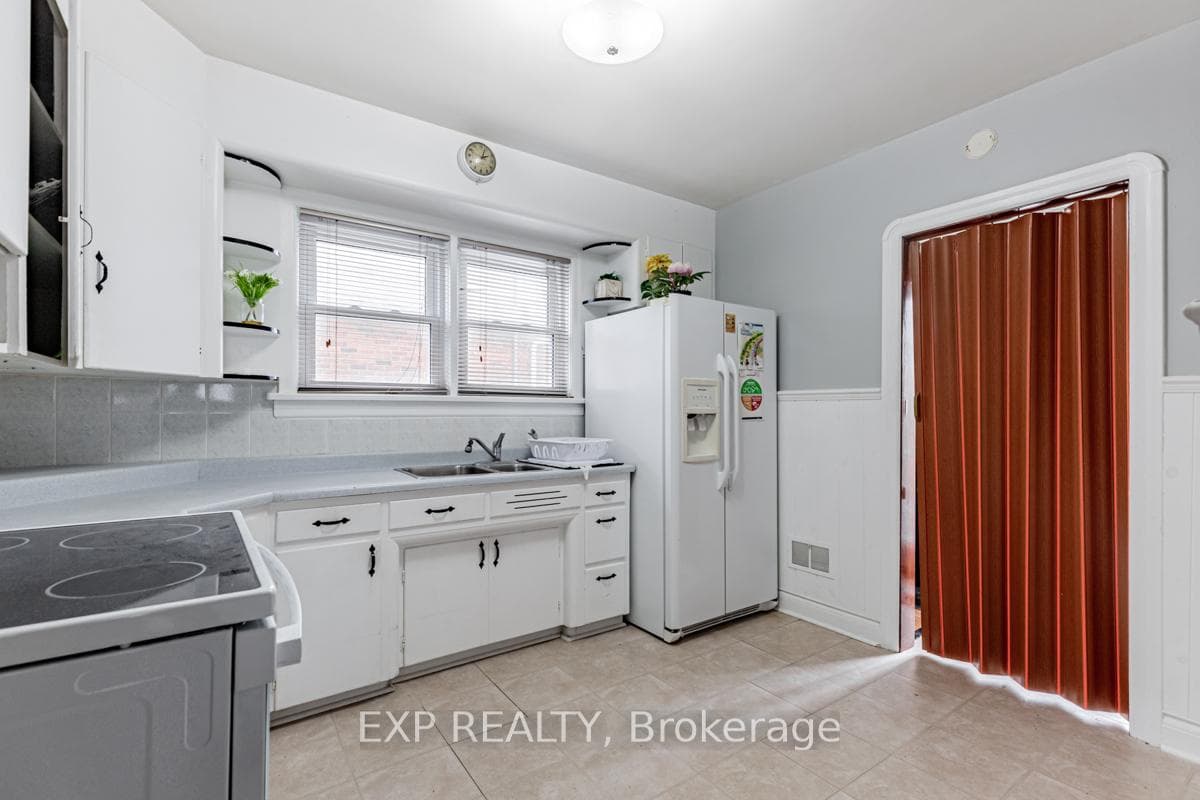 295 Monash Avenue photo 3