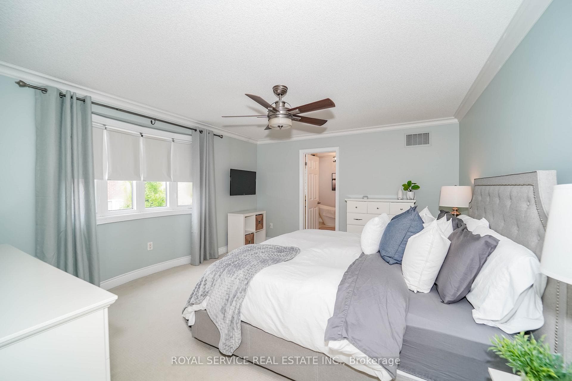 180 Robirwin Street photo 24