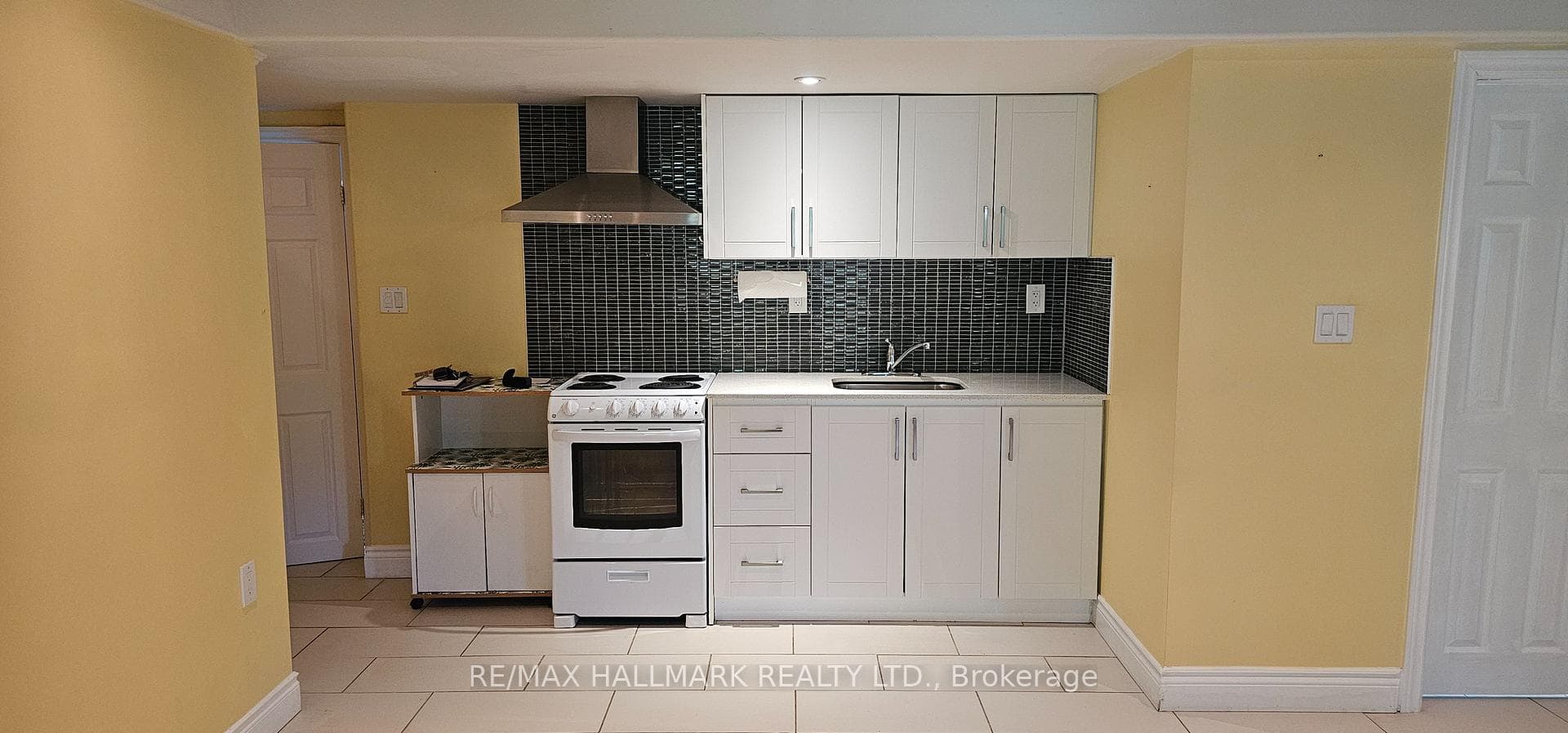 21 Oakside Drive Unit Lower Level photo 3