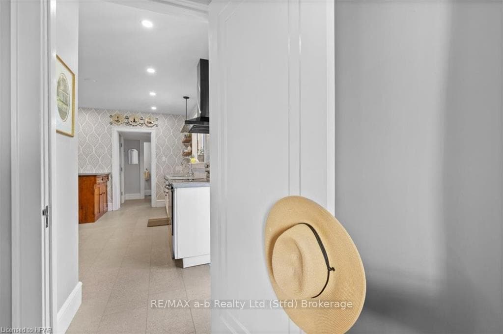 103 AVON Street photo 33